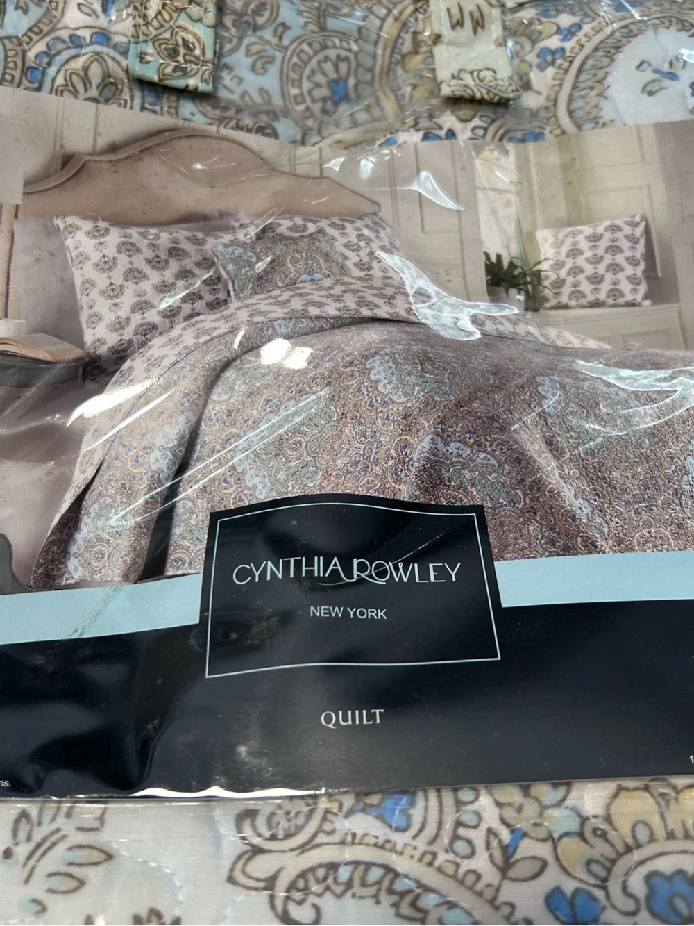 Cynthia Rowley Light Blur Paisley Full Queen Quilt Bedspread